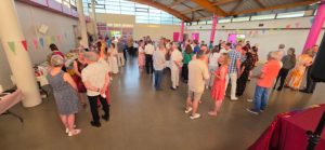 Moment convivial de l'apéro lors de la soirée du 23 mai 2026